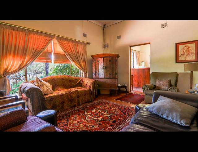 7 BEDROOM FREEHOLD FOR SALE IN DIE HOEWES